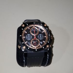 Bulova 98b181 Gold and black watch